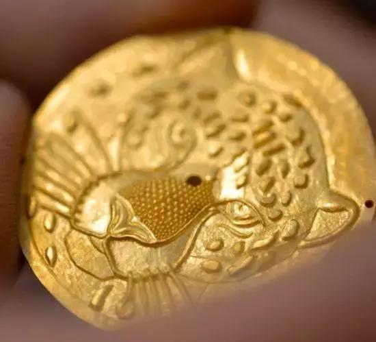 同样是黄金色泽为什么不一样,同样的工艺为什么黄金颜色不同