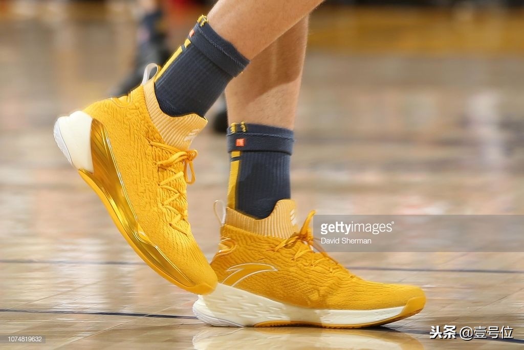 圣诞大战球鞋上脚,2010圣诞大战科比上脚球鞋