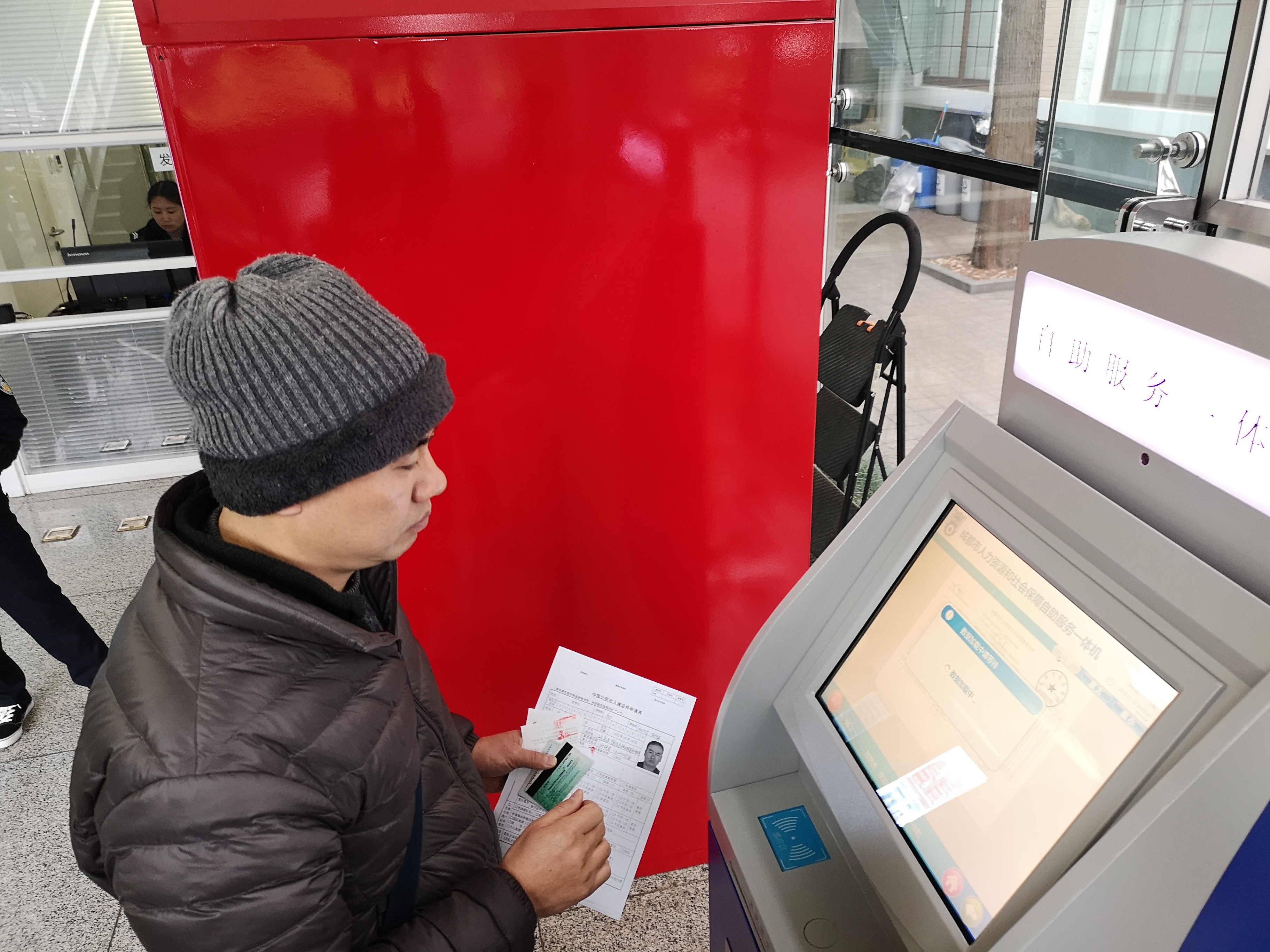 成都办理一次性出入境通行证,成都市出入境24小时自助办理大厅