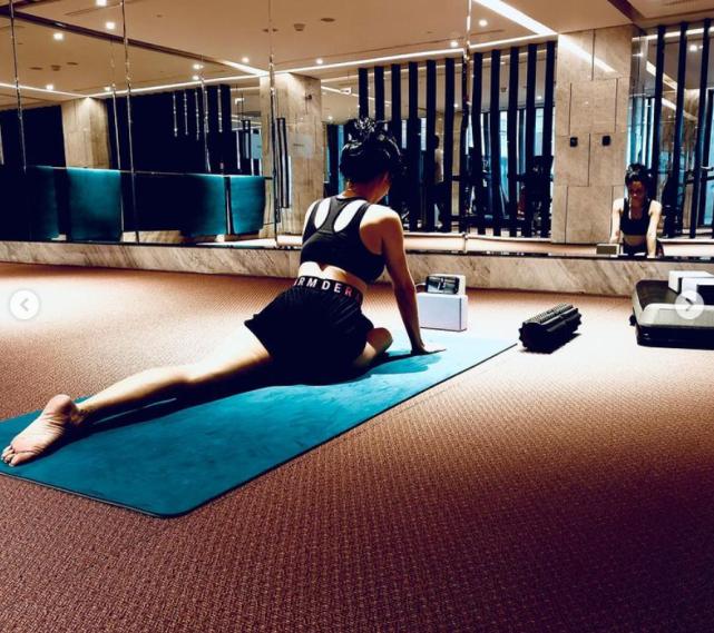 张柏芝露脐马甲线,张柏芝穿露脐装现身