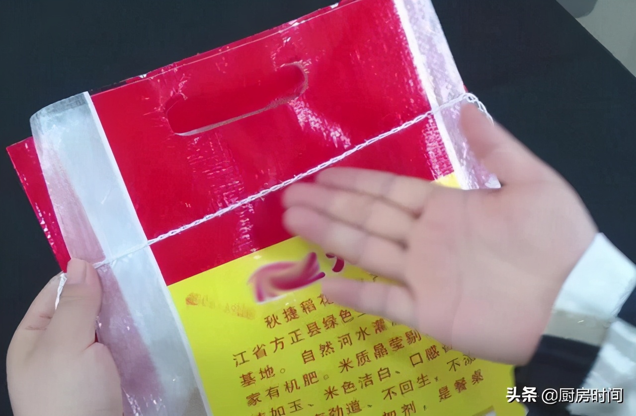 米袋缝线怎么操作又快又好,米袋面袋打开的方法