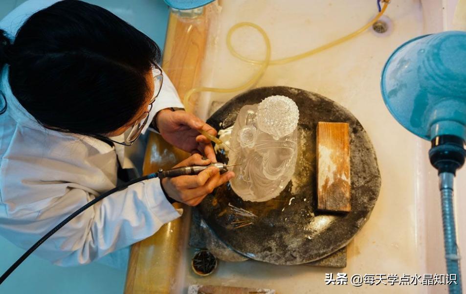 水晶原矿从哪里来？谁加工出来的？哪些人在销售？