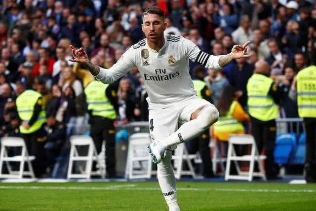 当c罗看到梅西惊人表现,对c罗和梅西的截然不同评价