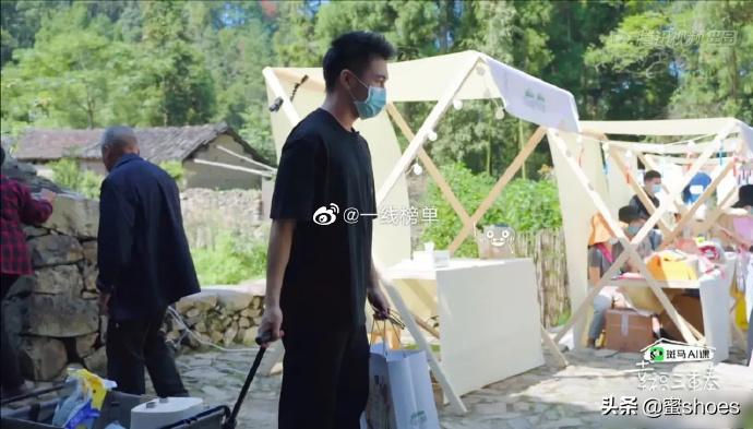 cl红底鞋和玛丽珍鞋区别,cl红底鞋和口红是一个牌子吗