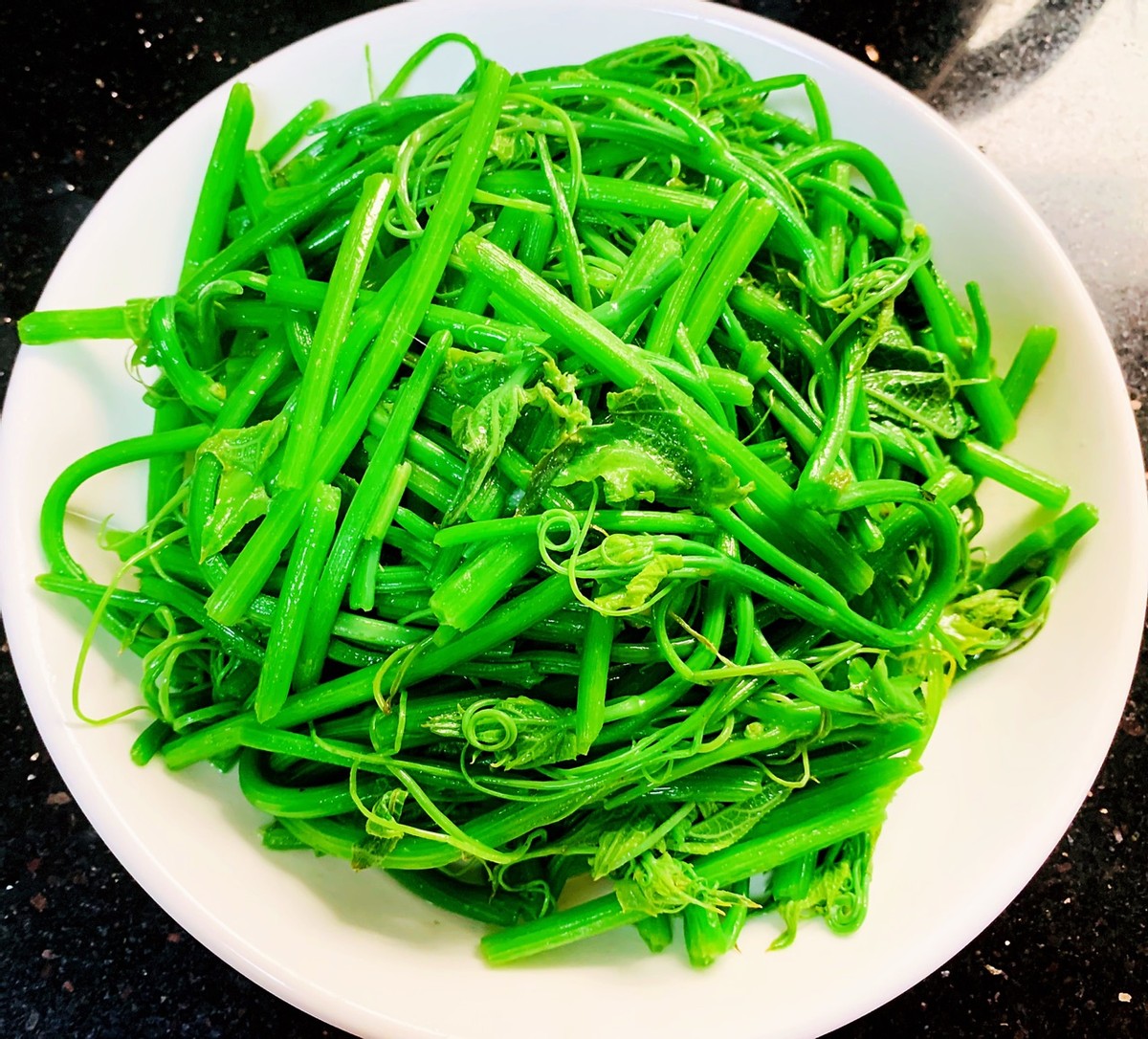 谷雨前,遇见这“瓜苗”多买点,5块钱买一大捆,爽口又下饭