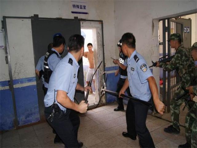 犯罪被抓获又逃跑怎么处理,抓捕过程中逃跑后再自首怎么处罚