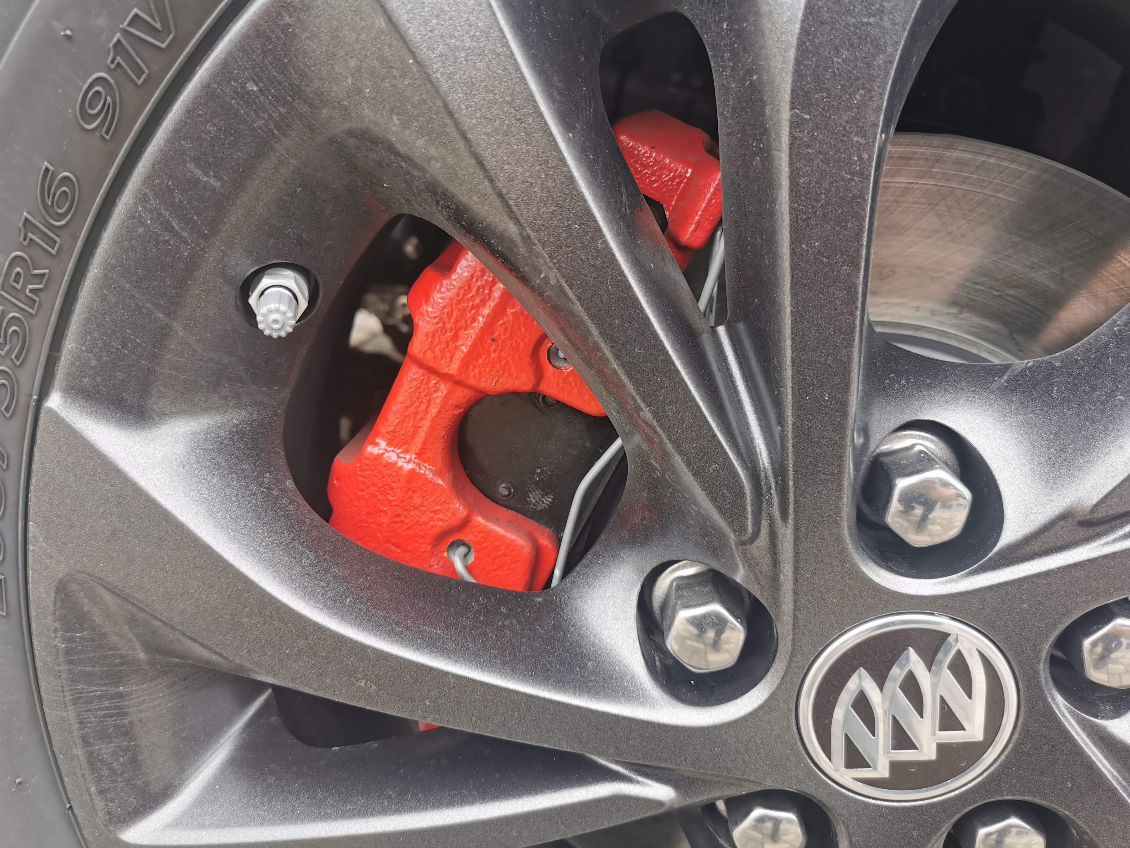 白色威朗pro尾翼好看吗,白色威朗pro乐享版原厂行车记录仪