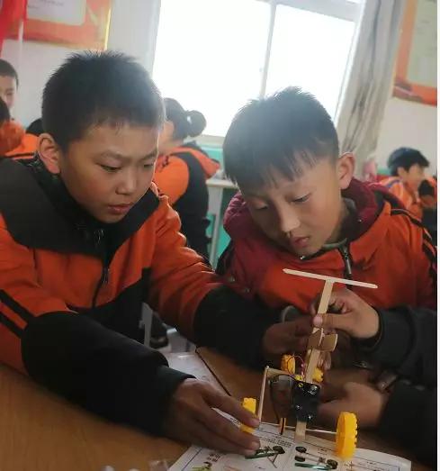 生完孩子没俩月就返校，怕学生跑了……马云点赞这位河北老师