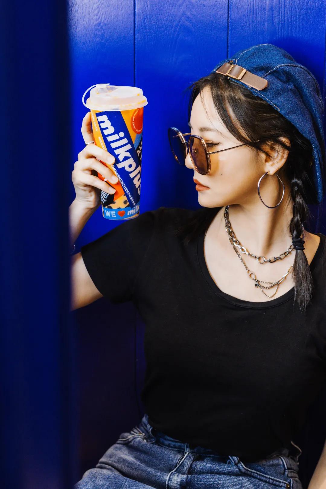 milk+总店终于回归,电光蓝「水桶泰奶」上线