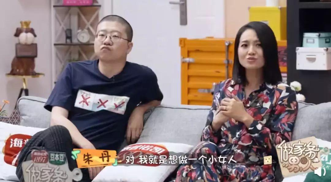 史诗级尴尬现场！口误一个接一个，她究竟是怎么了？