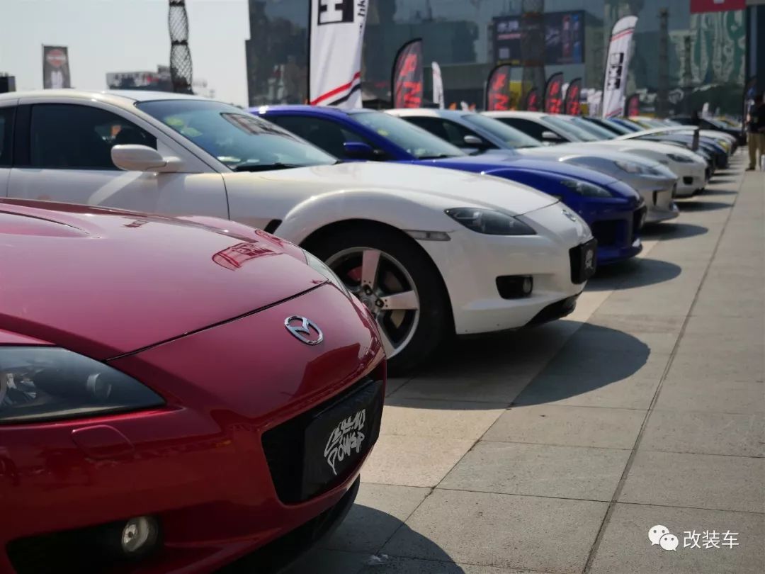 改装车聚会,改装车齐聚车展