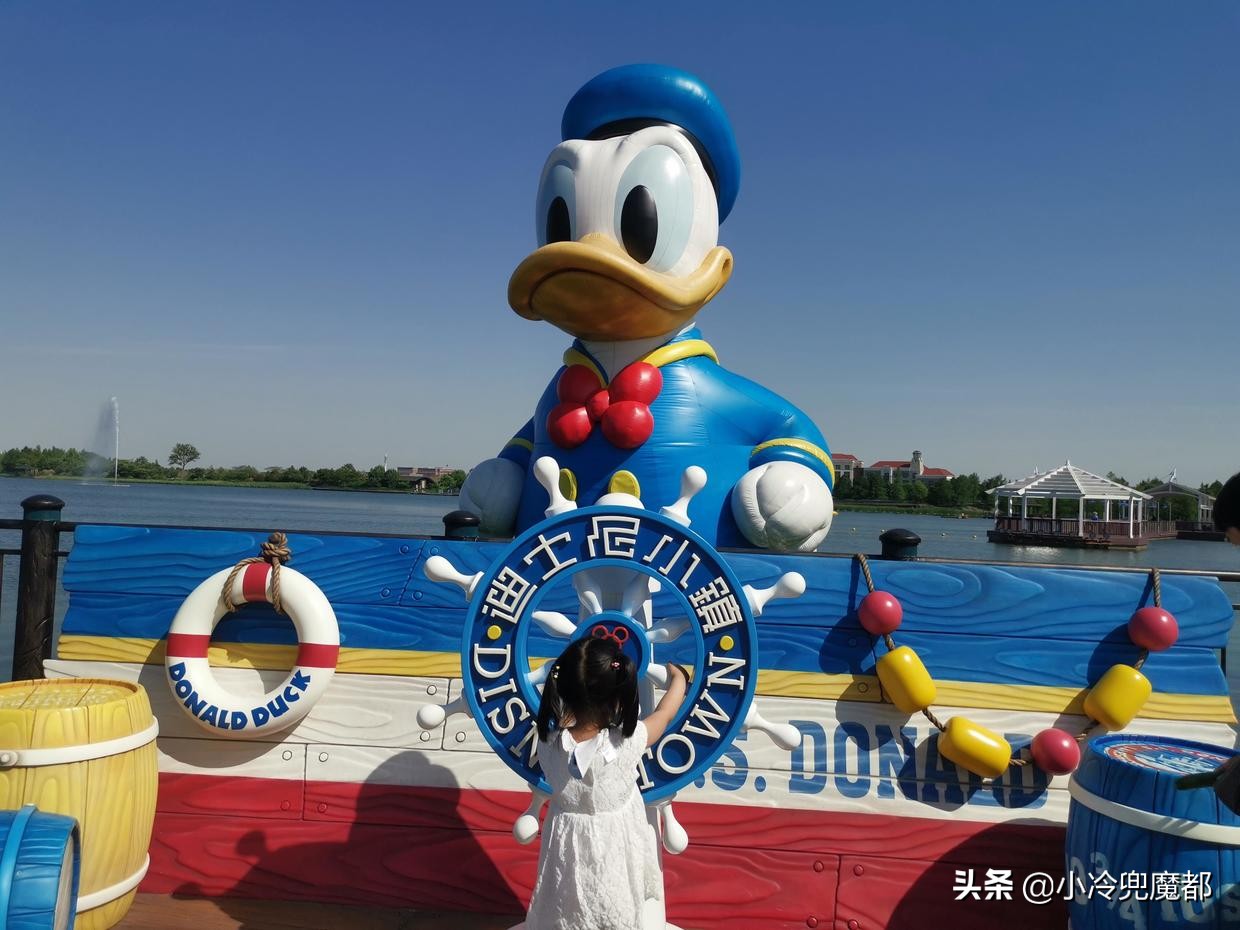 迪士尼游玩如何进迪士尼小镇,不买门票可以进迪士尼小镇