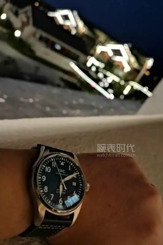 网友晒自己微信好友数量,网友晒1300手表