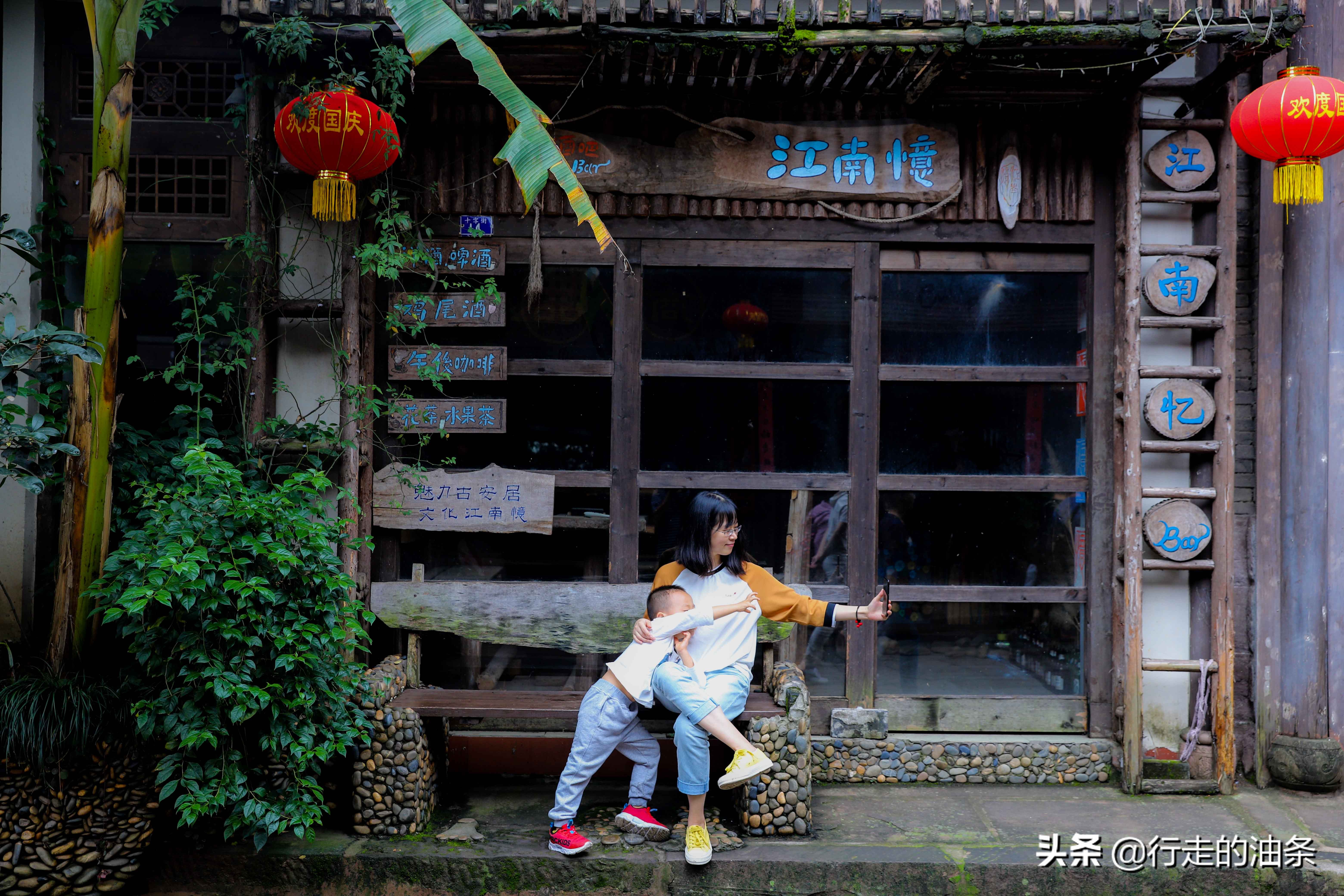 重庆旅游打卡老街磁器口,重庆自驾凤凰古城游记