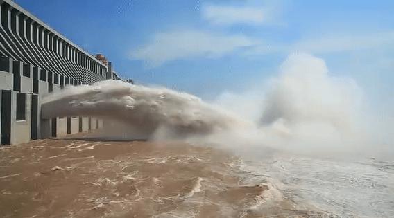 三峡大坝修完了还会发洪水吗,三峡大坝建了之后就不会淹吗