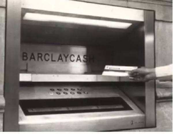 奇葩的自动取款机,自动取款机是哪个年代开始普及的