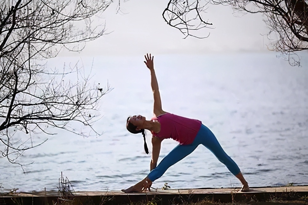 小腿外侧粗改善动作,改善小腿粗的方法站立