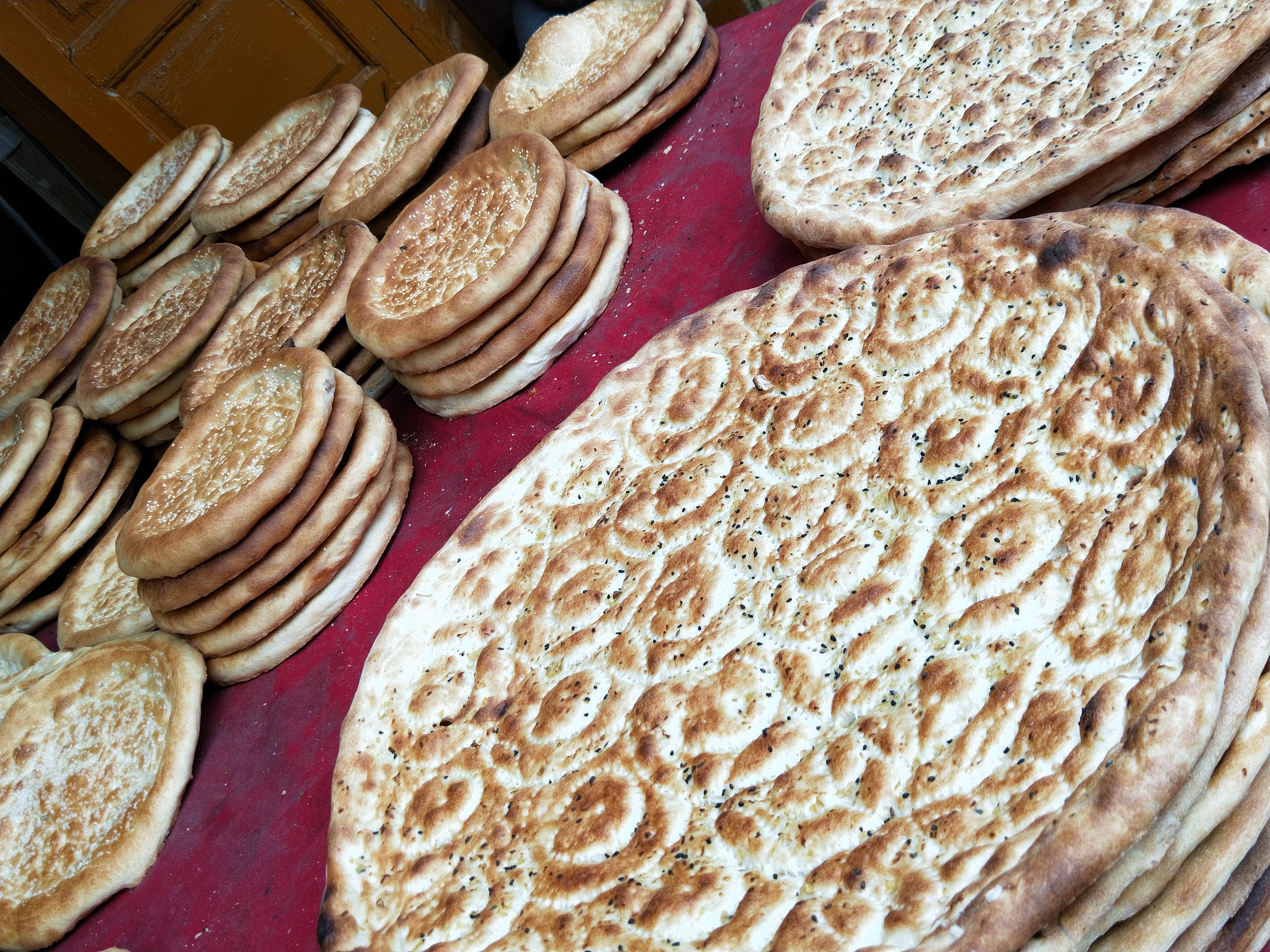 库车维族人多还是汉族人多,库车市维吾尔族