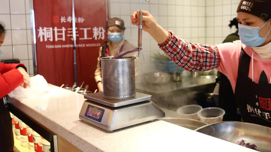 我只吃小面！打卡了这家手工粉后我真香了