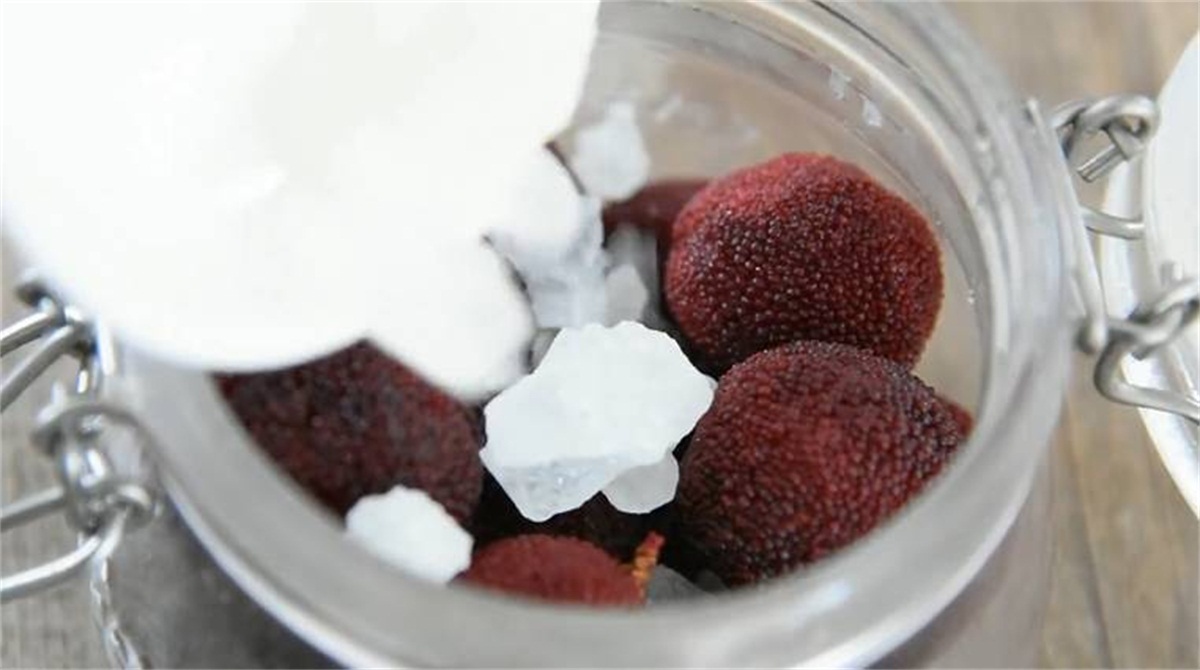 制作杨梅酒最正宗的方法是什么,正宗杨梅酒的酿制方法