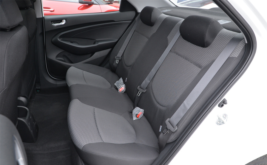 颜值高却不贵的合资家轿，1.4L动力省油、耐开，月薪3000可养