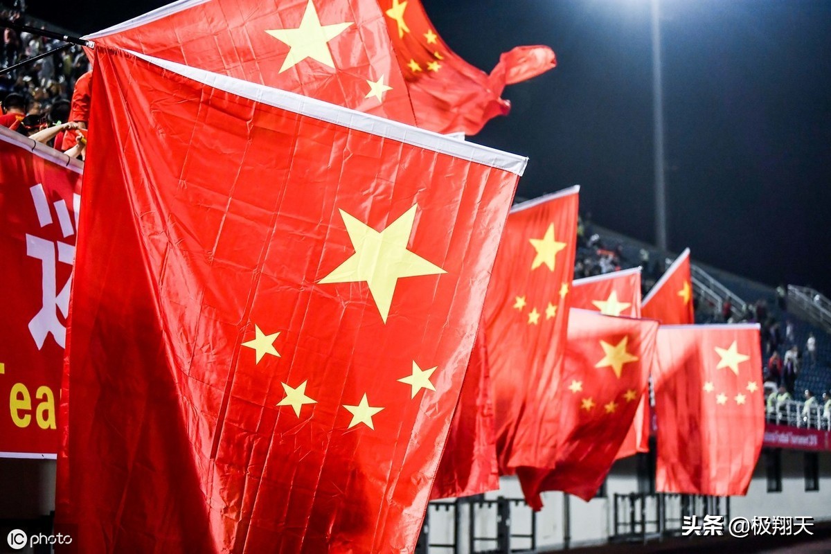 对*旗国**负责！92分钟队长这一幕让人赞叹！U22国足1个月发生了什么？