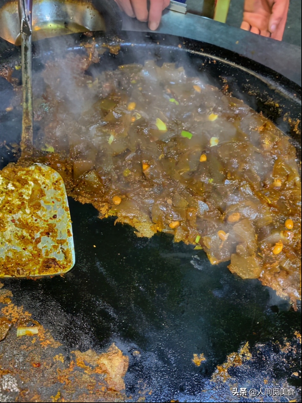 山东大爷在家做凉粉,卖凉粉大爷十块钱三斤