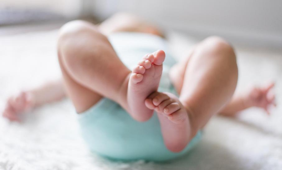 孩子个子矮但发育太快怎么办,小孩脚短说明个子不高