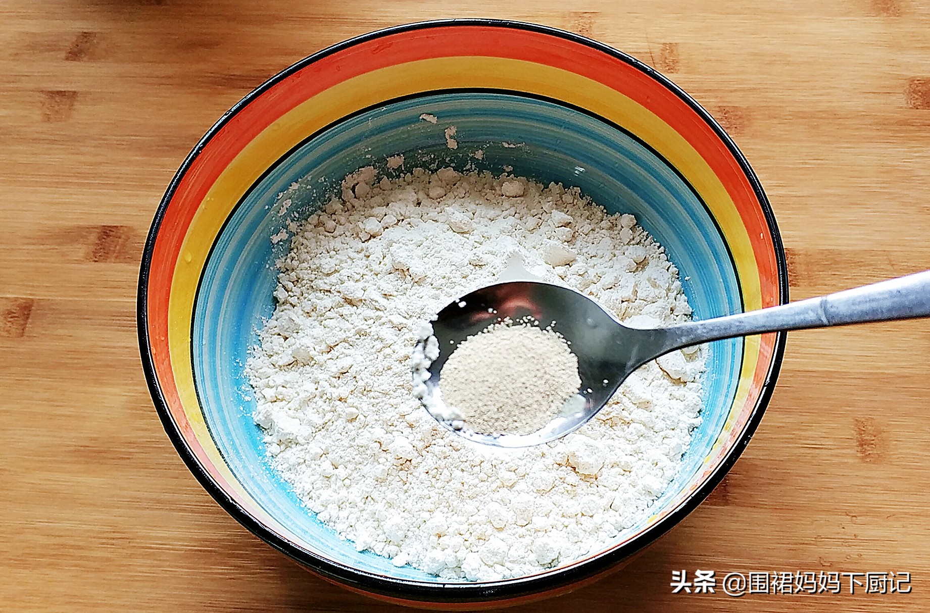 水煎包子怎么煎才酥脆好吃,水煎包的包子做出来为什么皮很硬