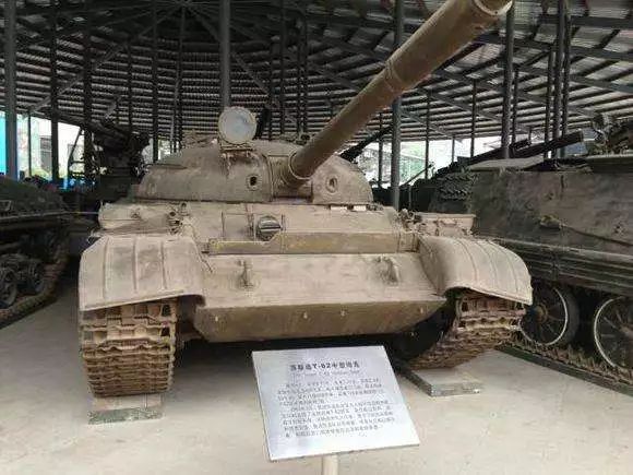 穿甲弹为什么要尖头,穿甲弹是钝头还是尖头