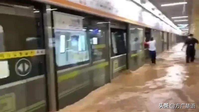 我哭了!地铁被困女生逃生后:庆幸在华夏!但最危险的不是水