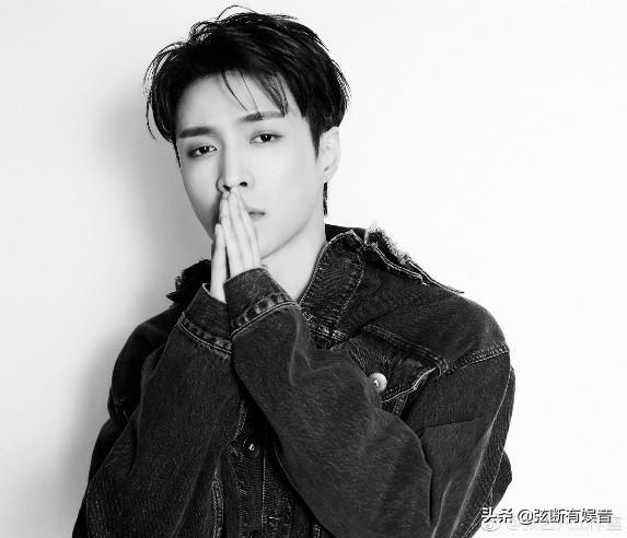 张艺兴井柏然央视主持人采访,张艺兴暖心的细节