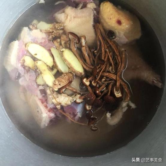 鸭汤太腥怎么去味,鸭汤太油了怎么处理