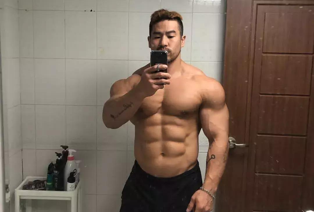 腹肌歪了练哪边,腹肌歪的还不整齐