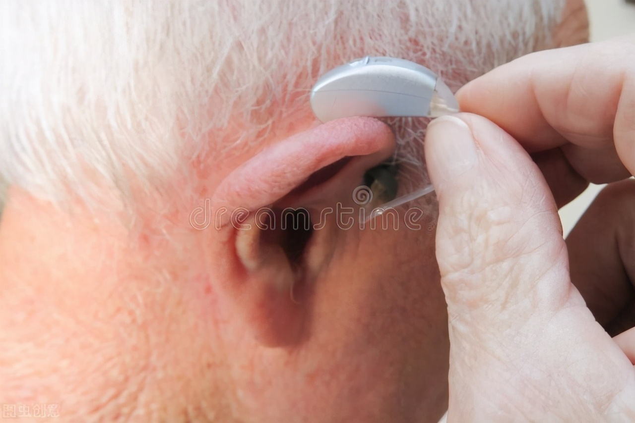 老人听不清别人说话的原因,老人听不见声音是什么样子的