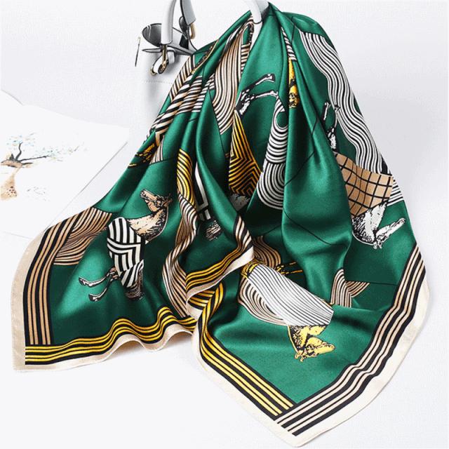 丝巾的气质系法,一条小小的丝巾可以点缀你的气质