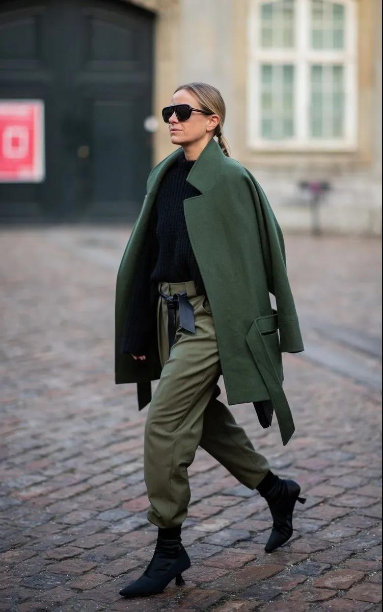 今年最流行穿搭鞋子长筒靴,最新束脚裤穿搭