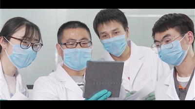 荣德何以能够执着坚守多晶技术？