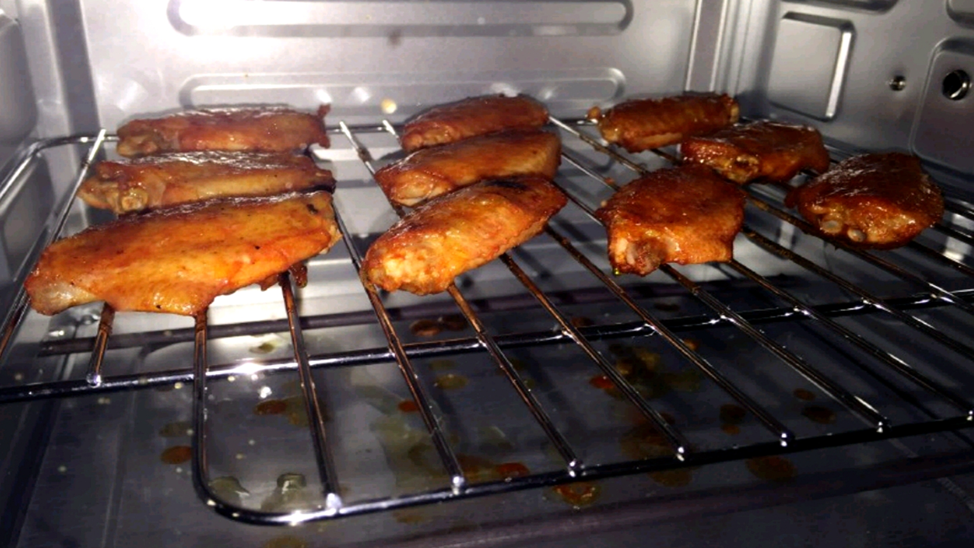 给孩子做鸡翅的视频,大人小孩都爱吃的鸡翅做法