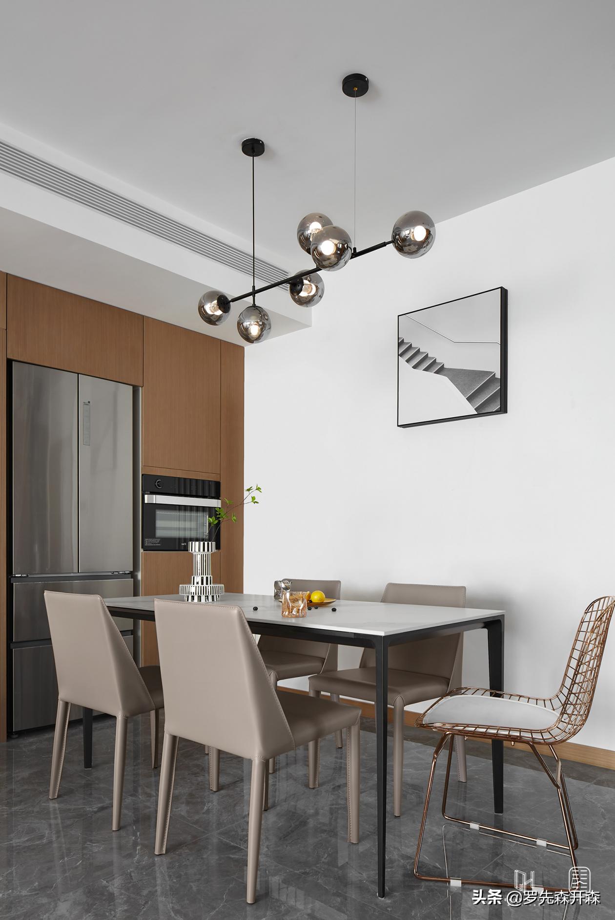 抛弃华丽的套路，以极简的走心唤醒柔情