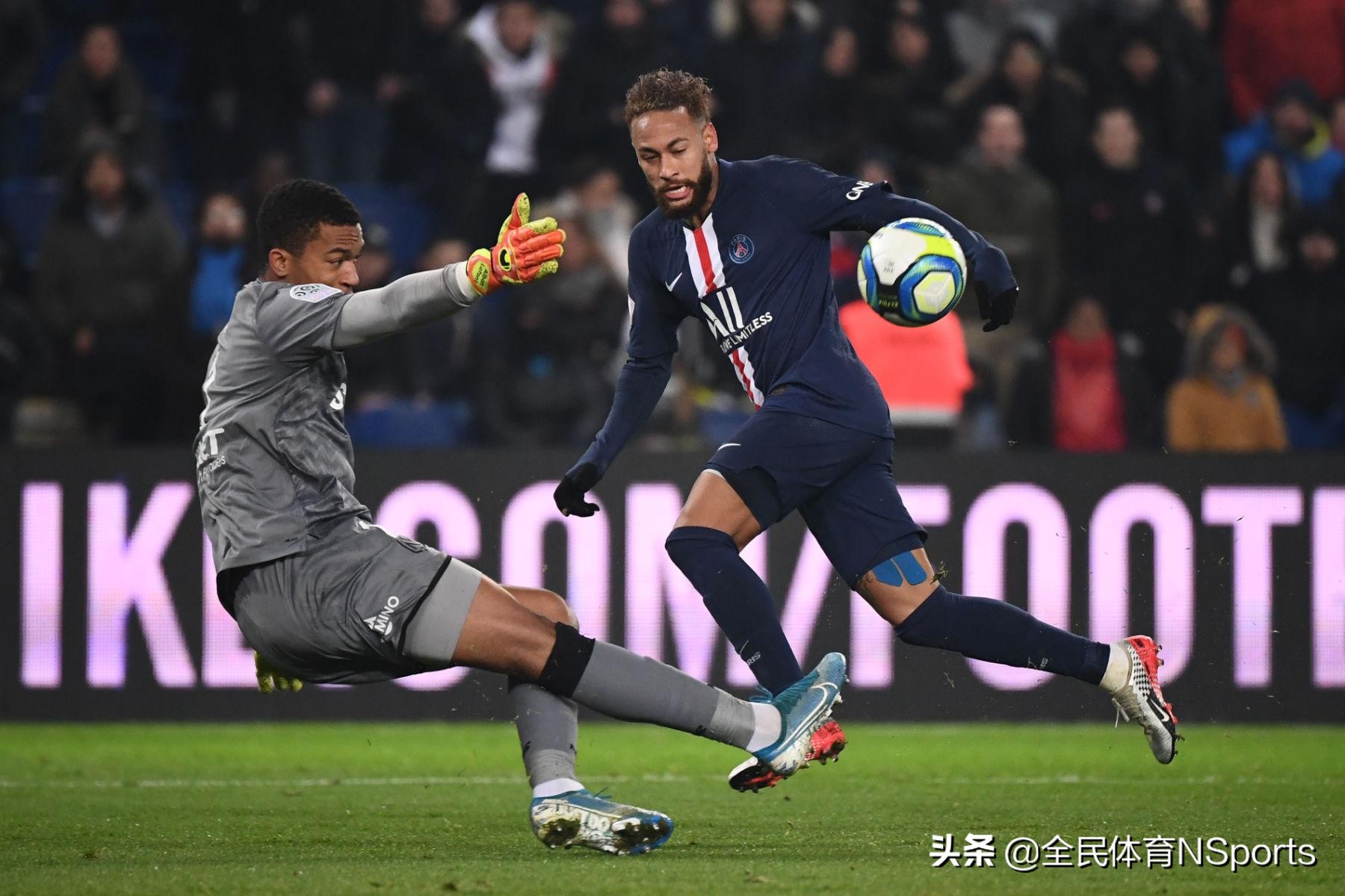 梅西和c罗站在一起,梅西与c罗巅峰对决阵容结果