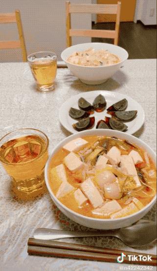 在TikTok上吃播螺蛳粉,是老外们的《致富经》