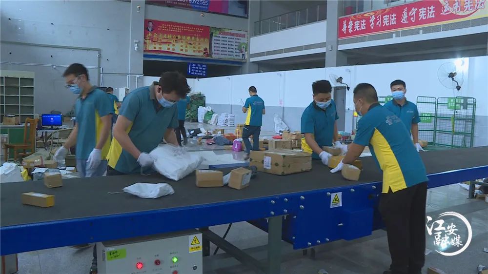 江安建设交邮金通构建城乡一体化物流体系