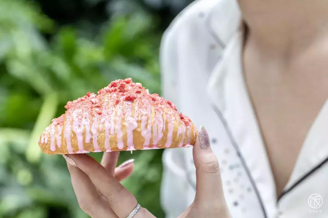 一*爆口**浆的咩咩包来了，今天也是努力营业的奈雪咩！