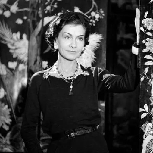 Z世代实验室｜时尚百年沉浮，那些乘风破浪的姐姐们依旧站在浪尖