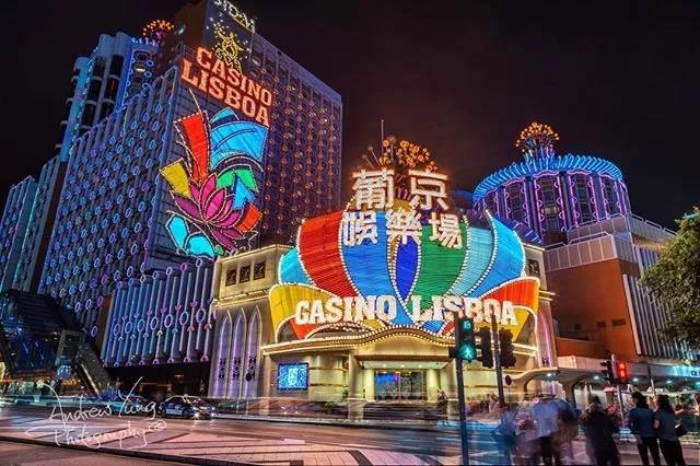 赌王何鸿燊和四位太太视频,赌王何鸿燊四位夫人及17位子女