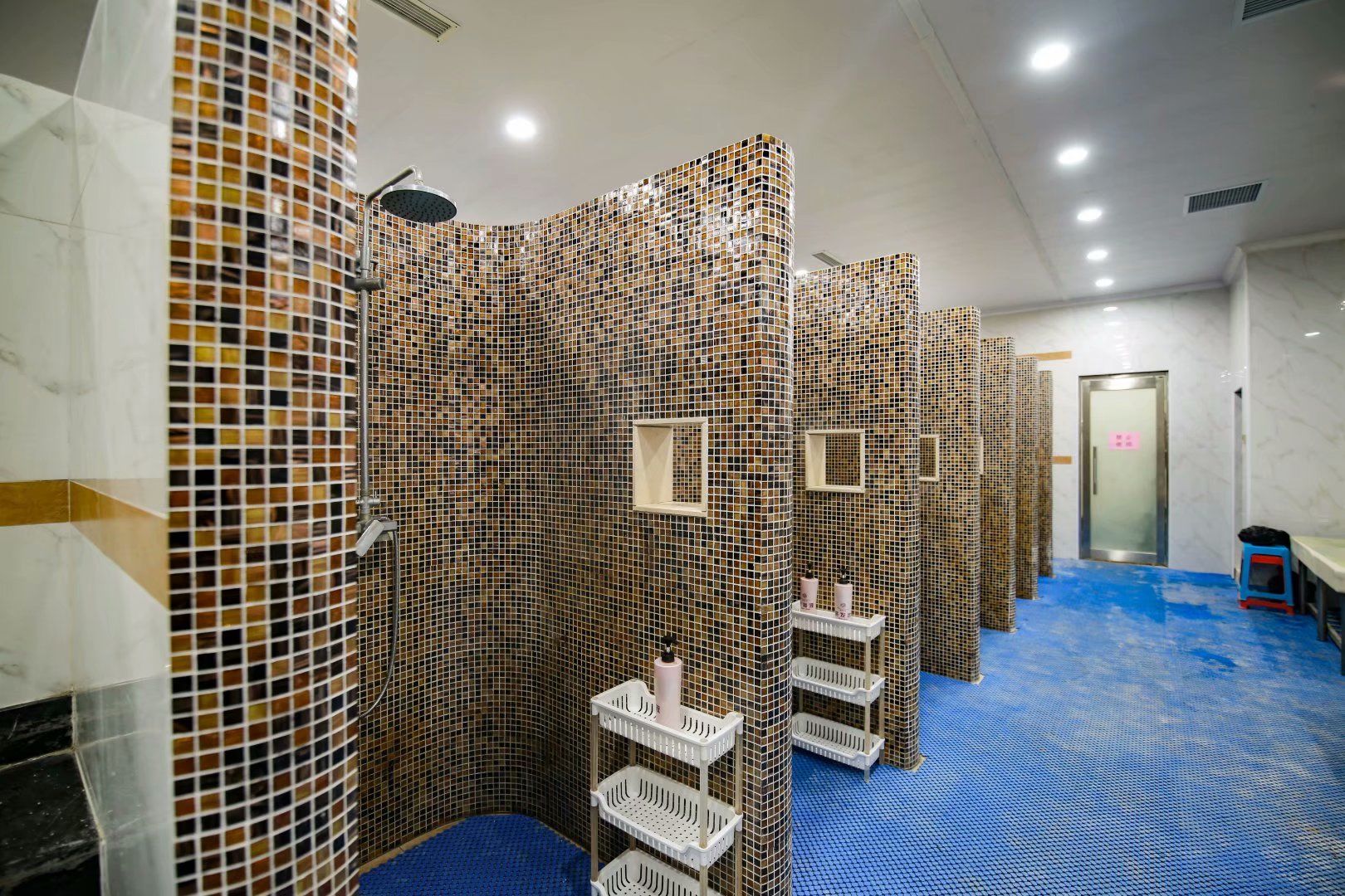 蓝调庄园温泉中心旅游攻略,冬天泡蓝调庄园温泉