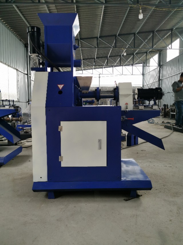 狗粮膨化饲料机,小型狗粮颗粒饲料机器