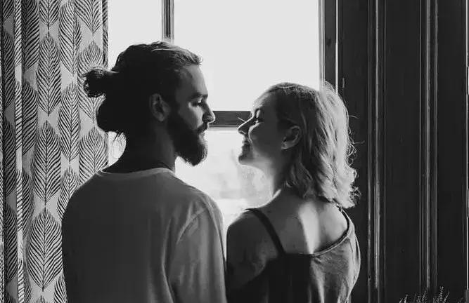 和婚内出轨女人继续相处,伴侣出轨后婚姻怎么办