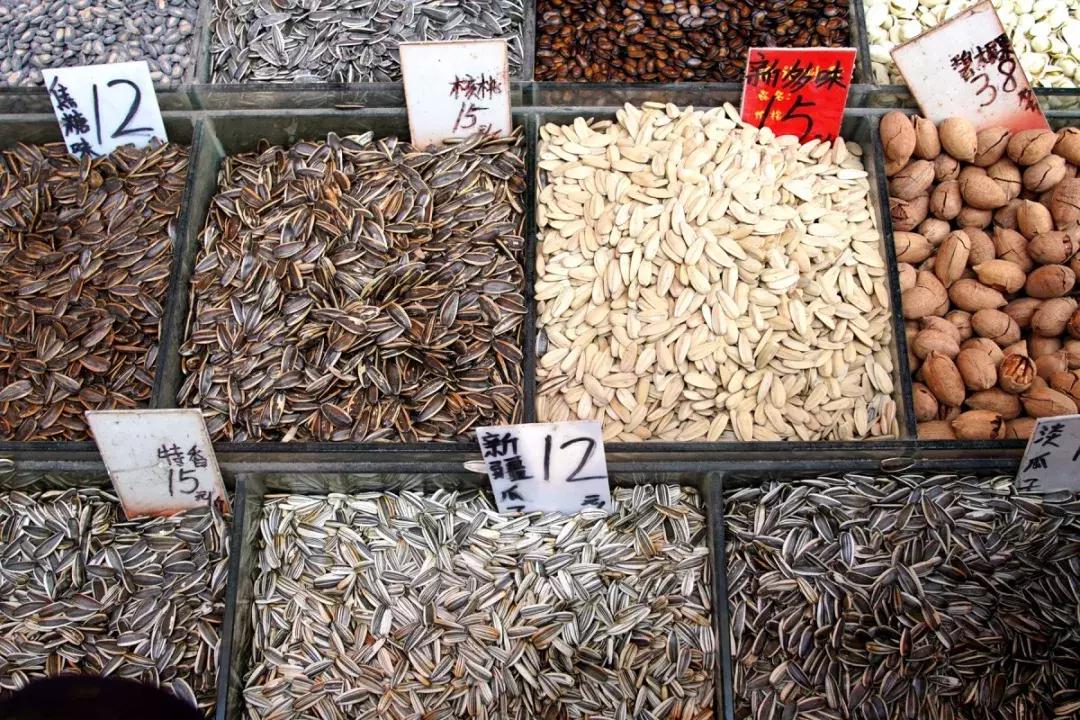 年味｜带上小拖车跟我走！这里买年货实惠好吃